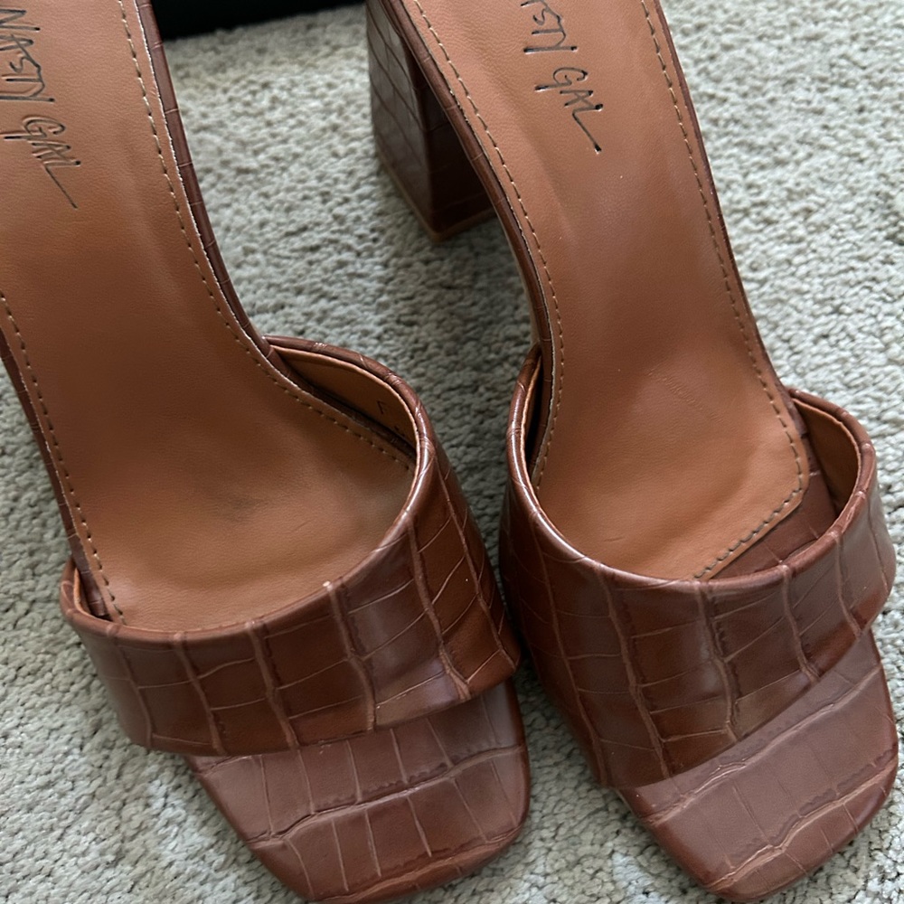 Nasty Gal Camel Brown Croc Heeled Mules - Picture 3 of 5